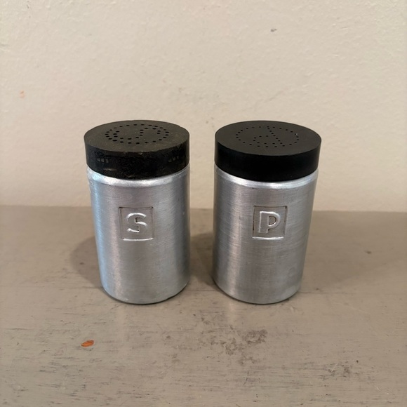 Set Of VTG Kromex Aluminum And Black Salt And Pepper Shakers - Picture 1 of 5